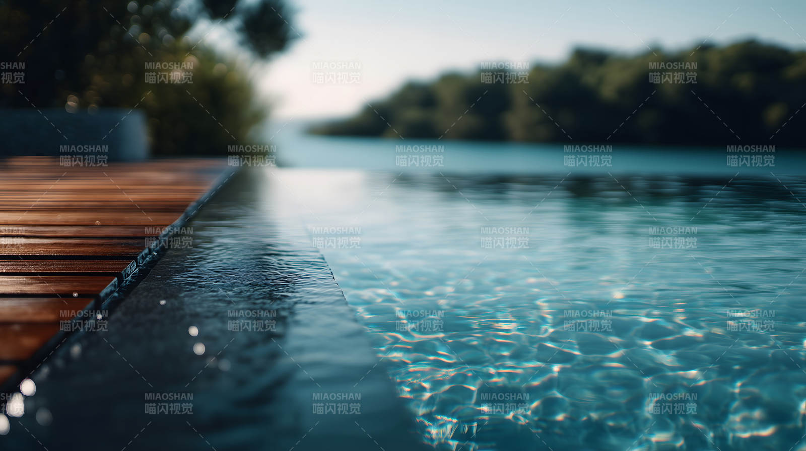 泳池邊景色優(yōu)美環(huán)境宜人令人放松-圖片