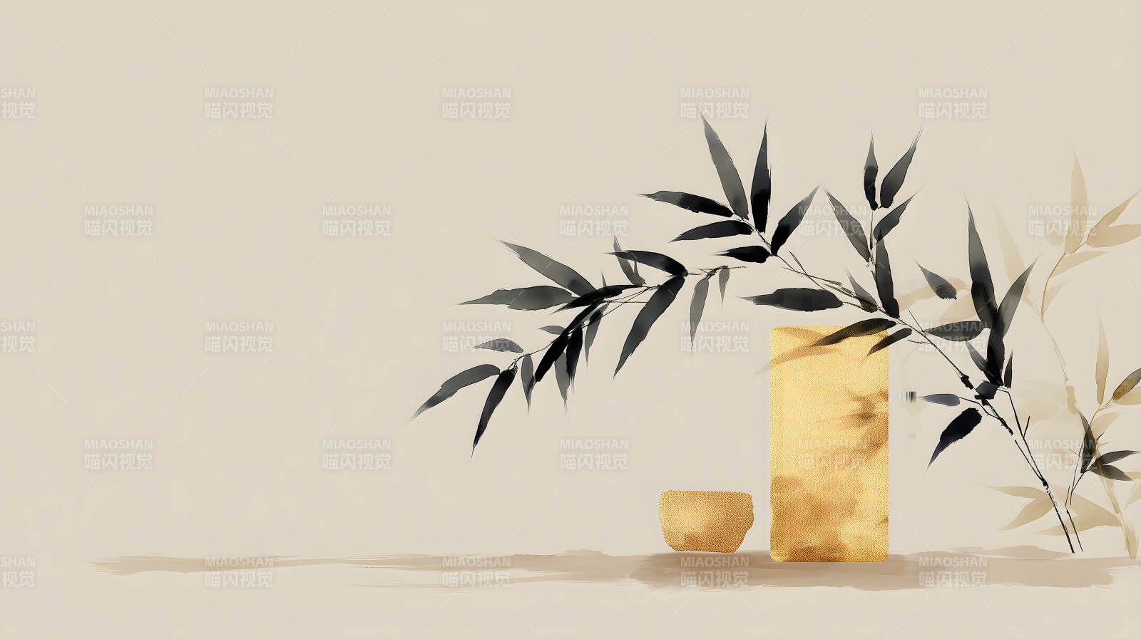 水墨竹枝與金器組合的靜謐意境圖片
