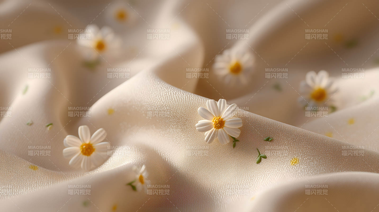 柔軟絲綢上的小雛菊-圖片