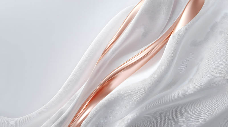 柔软白色织物与金属质感线条交织-图片