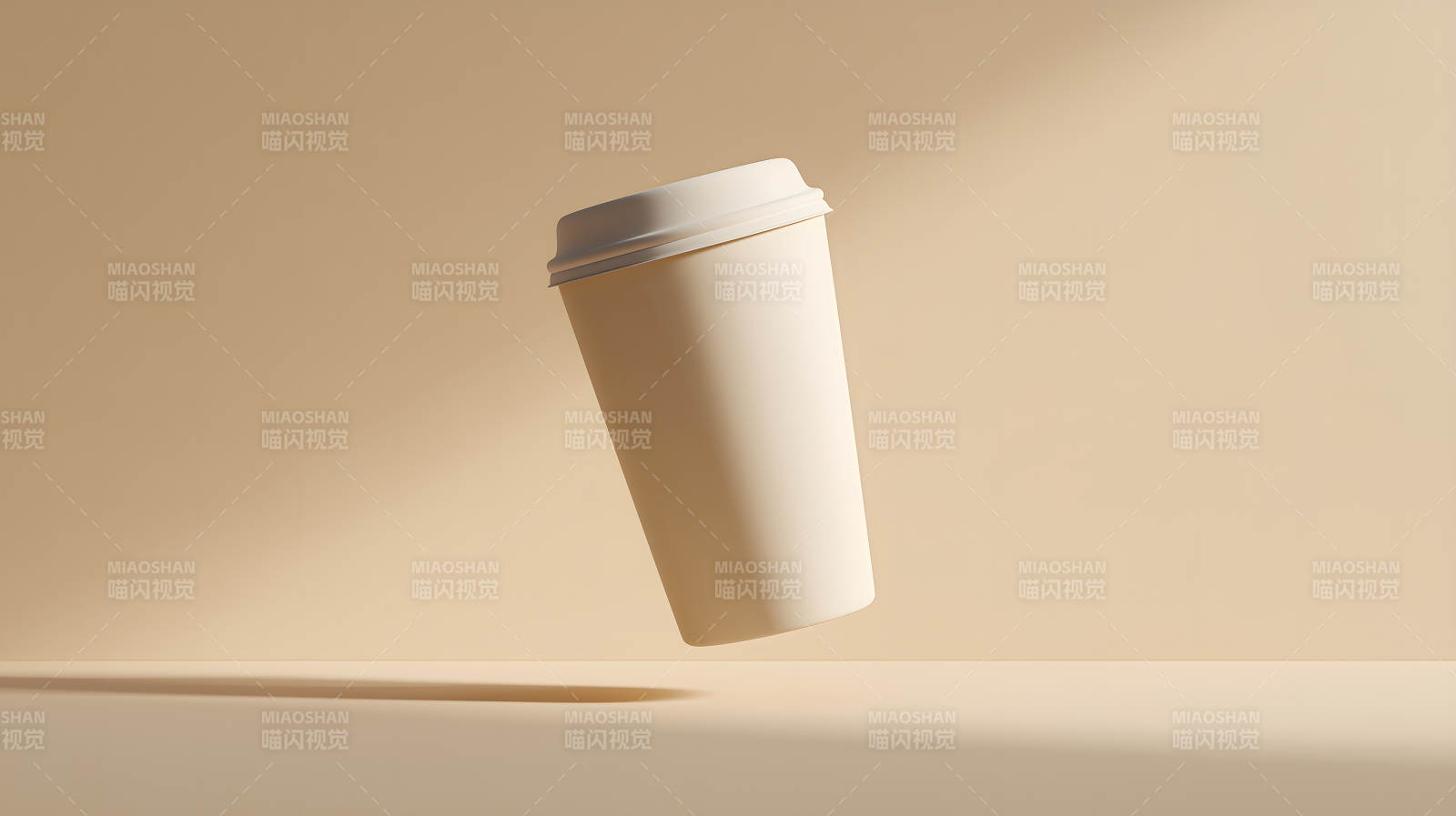 悬浮咖啡杯简洁风格摄影-图片