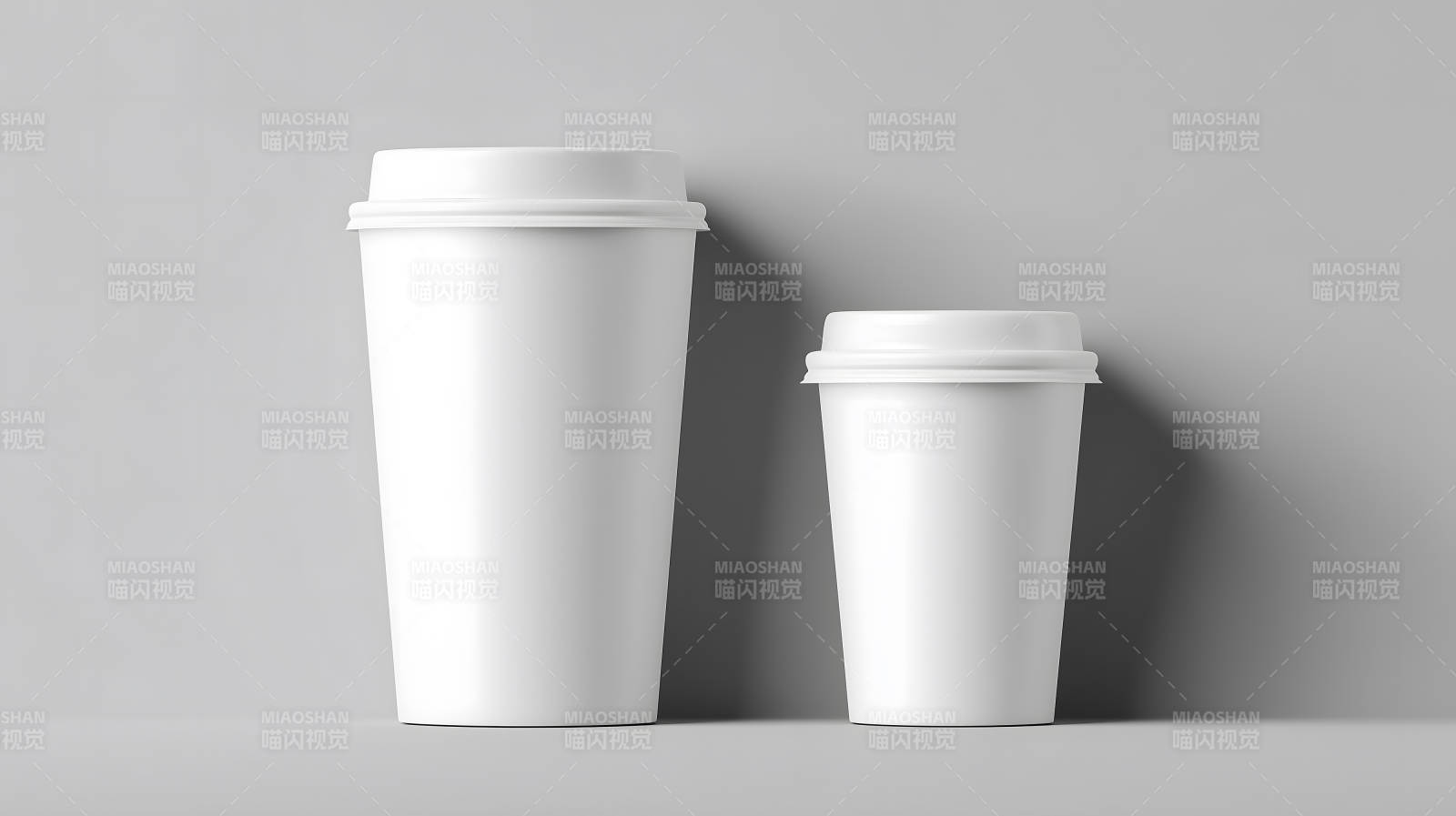 兩只白色咖啡杯并排擺放-圖片