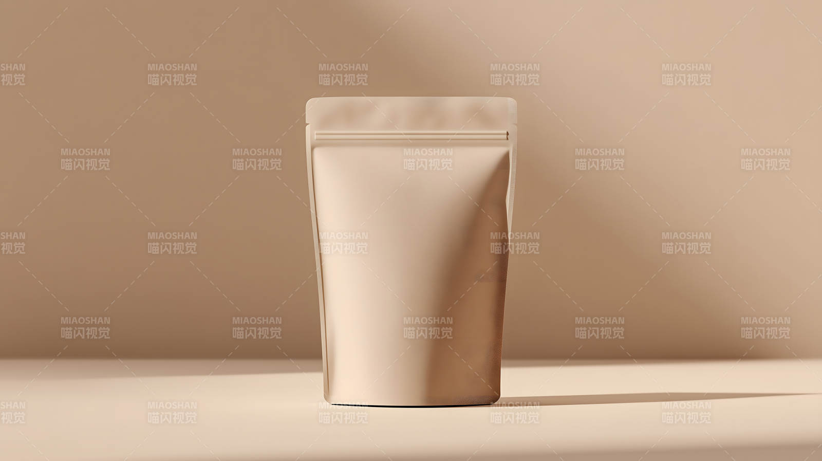 简约风格的包装袋产品展示-图片