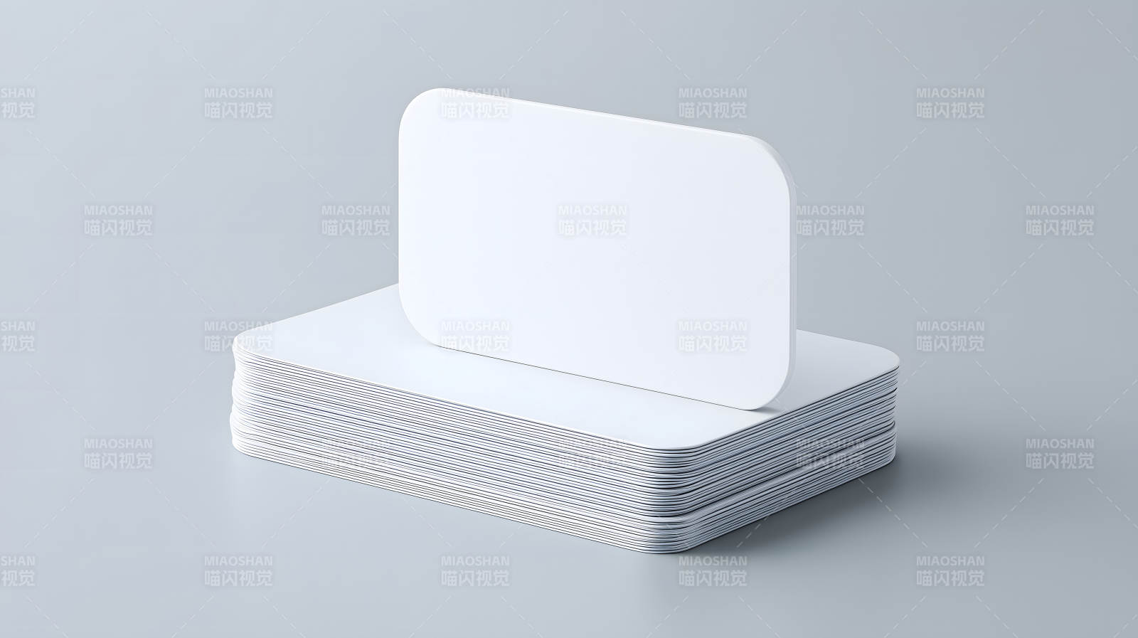 堆叠的白色卡片整齐排列-图片