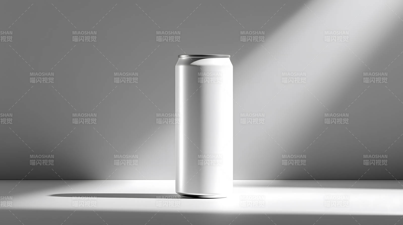 罐子置于阴影下的单色静物-图片