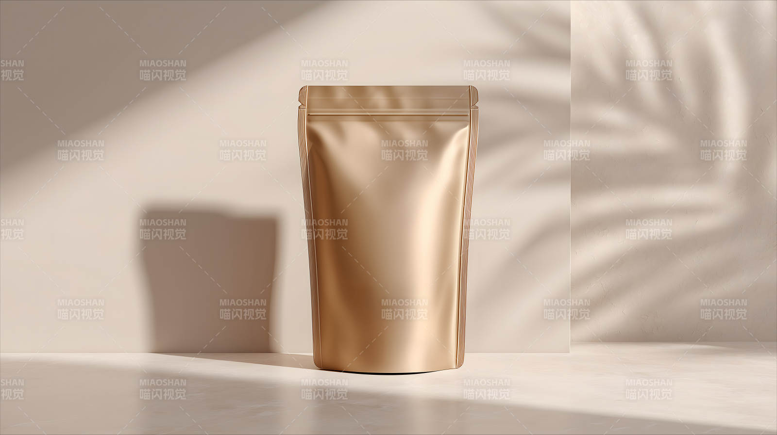 金色包裝袋擺拍干凈簡潔圖片