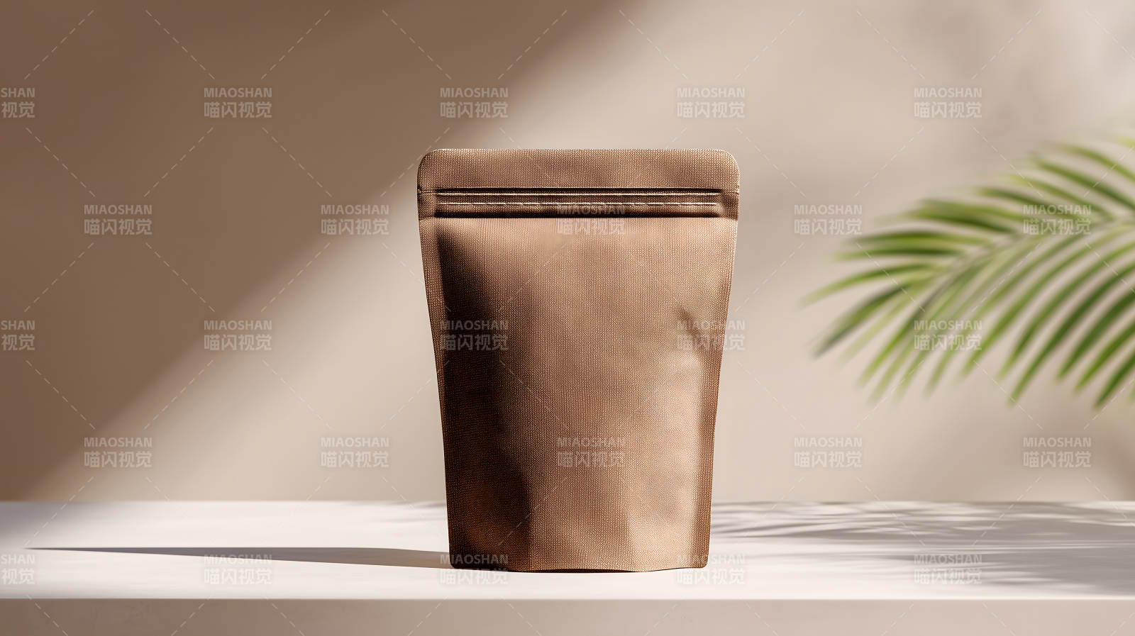 棕色包裝袋靜物光影效果圖片