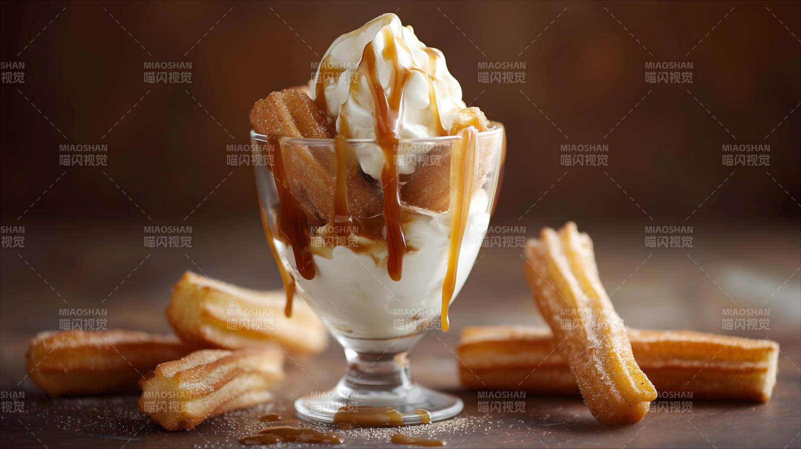 香甜诱人的焦糖奶油甜点-图片