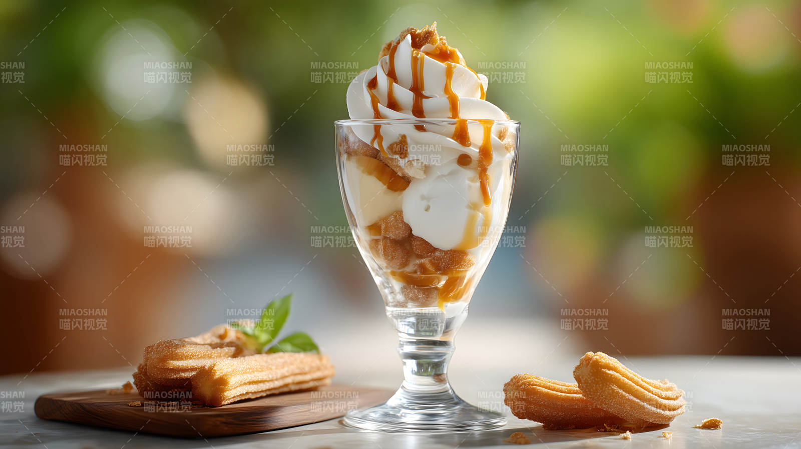 甜点冰淇淋和油炸甜甜圈-图片