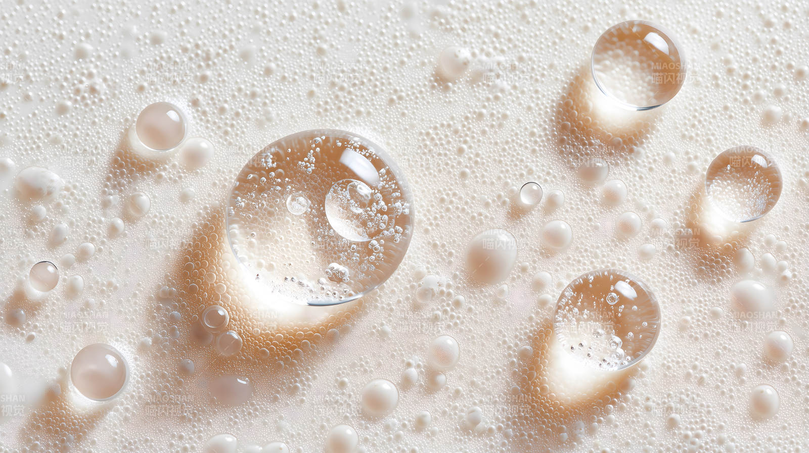 水珠和泡沫的特写-图片