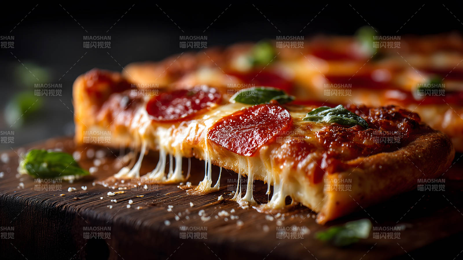 美味的披萨特写芝士拉丝诱人-图片