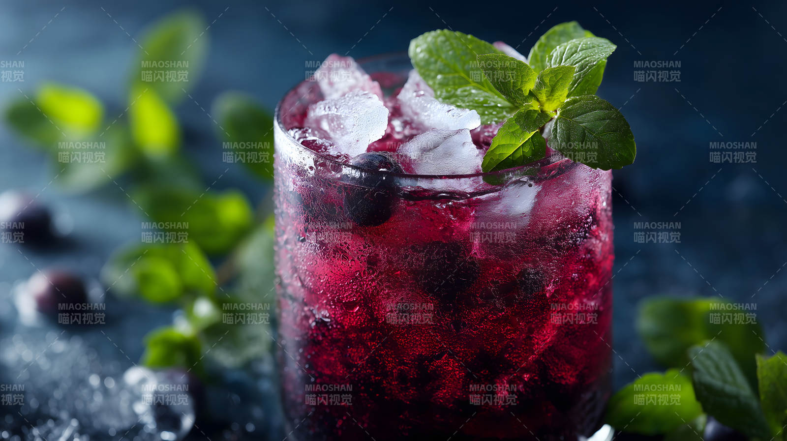 冰镇蓝莓饮品配薄荷叶-图片