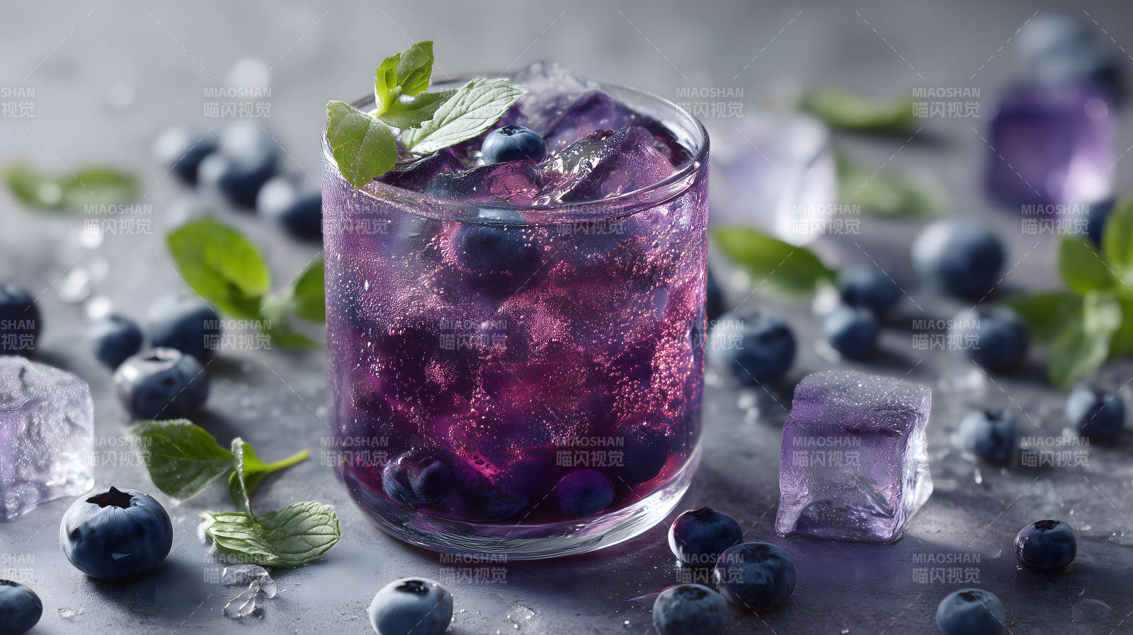 蓝莓鸡尾酒特写清凉饮品-图片