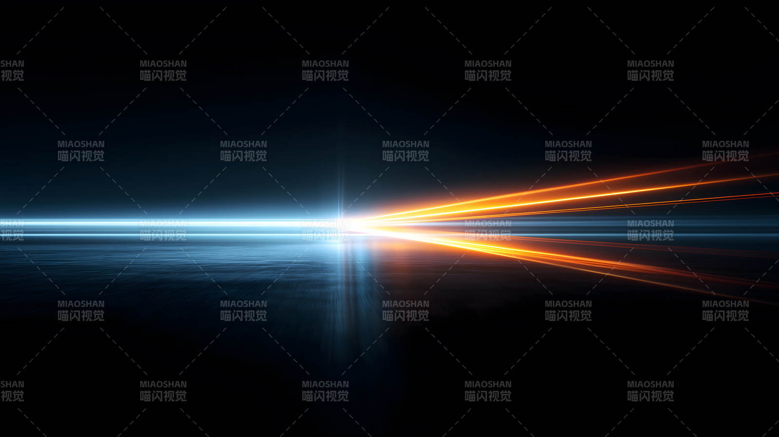 夜空中的光芒與水面交匯圖片