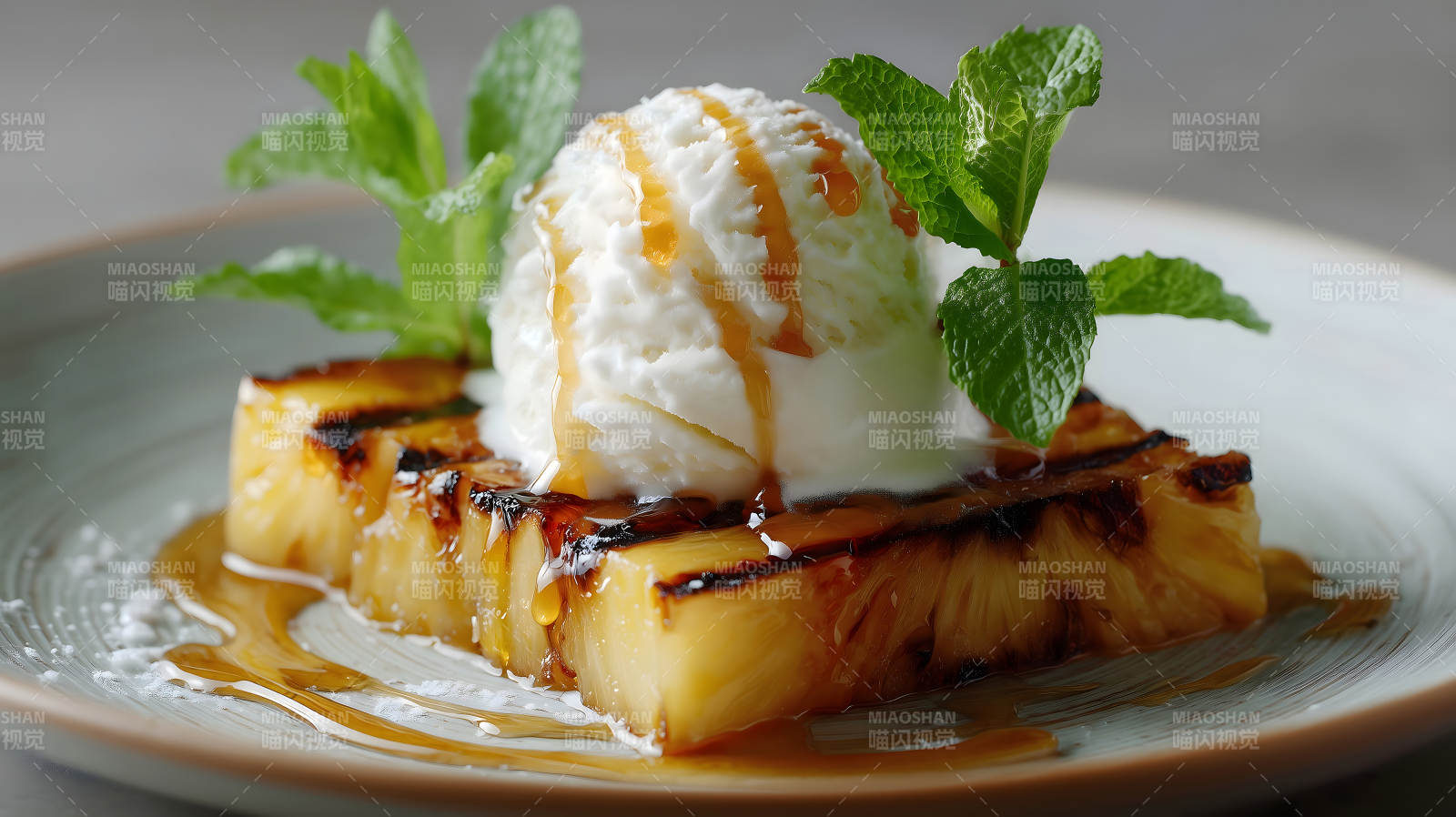 烤菠萝配冰淇淋-图片