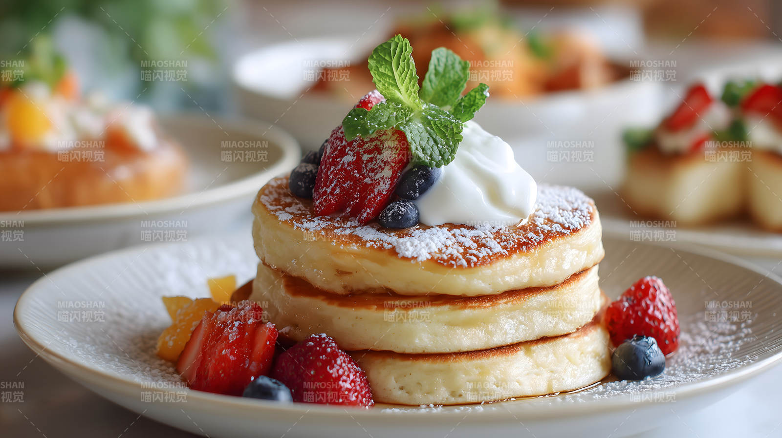 蓬松煎饼配水果-图片