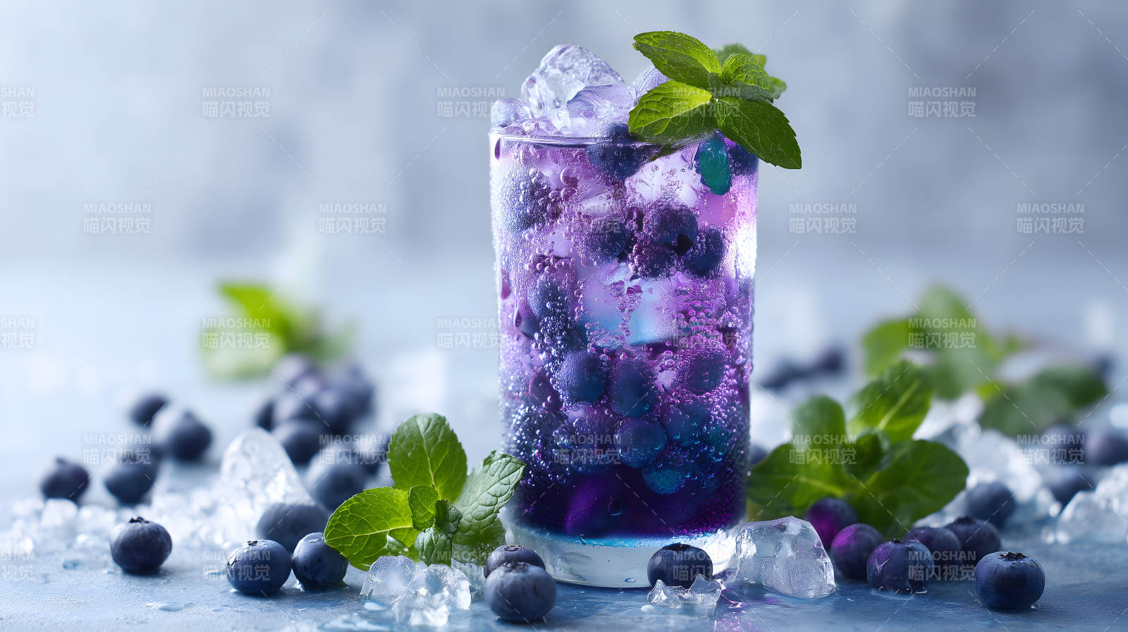 藍莓雞尾酒特寫清新誘人-圖片