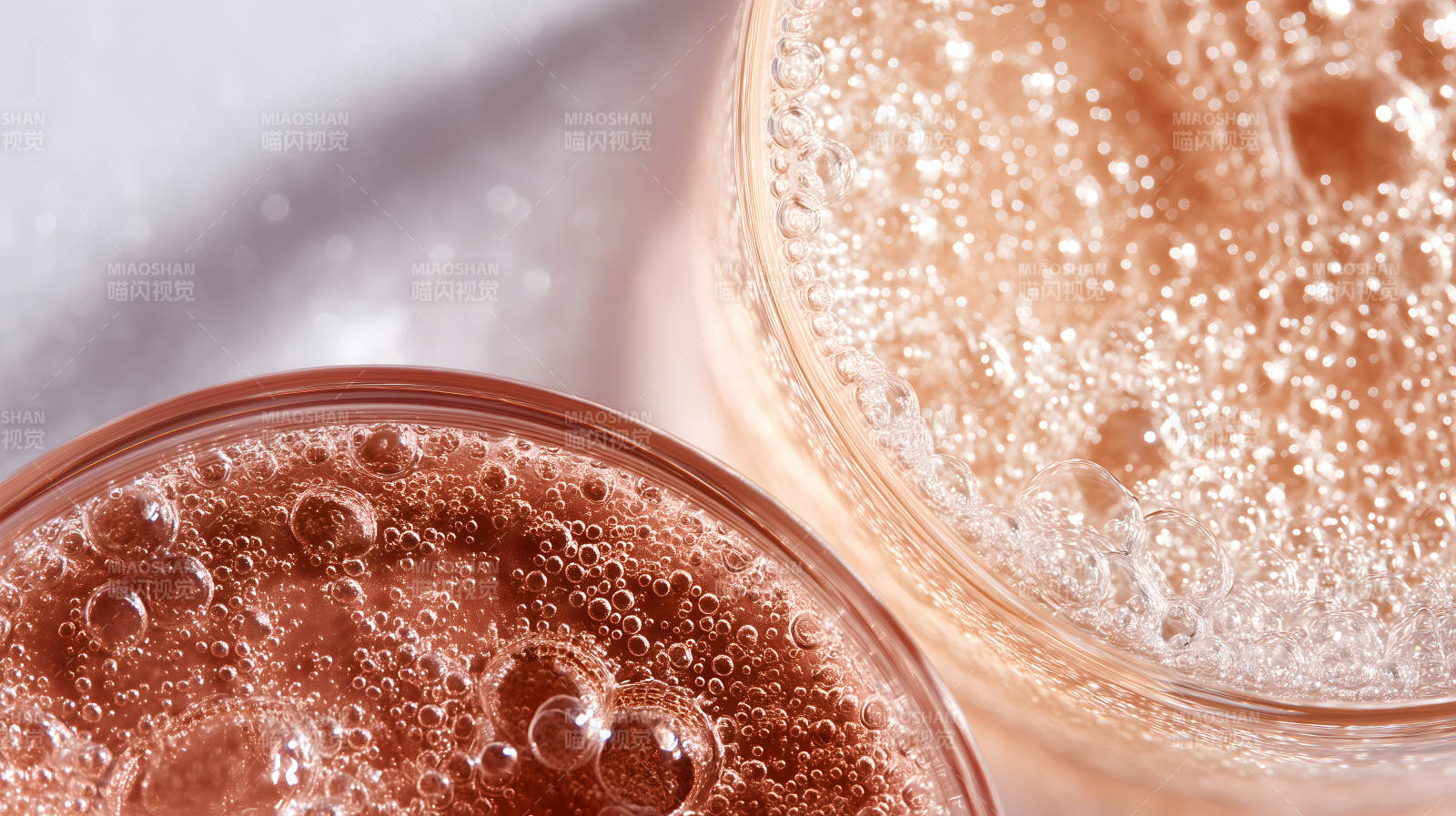 两杯起泡酒特写气泡唯美-图片