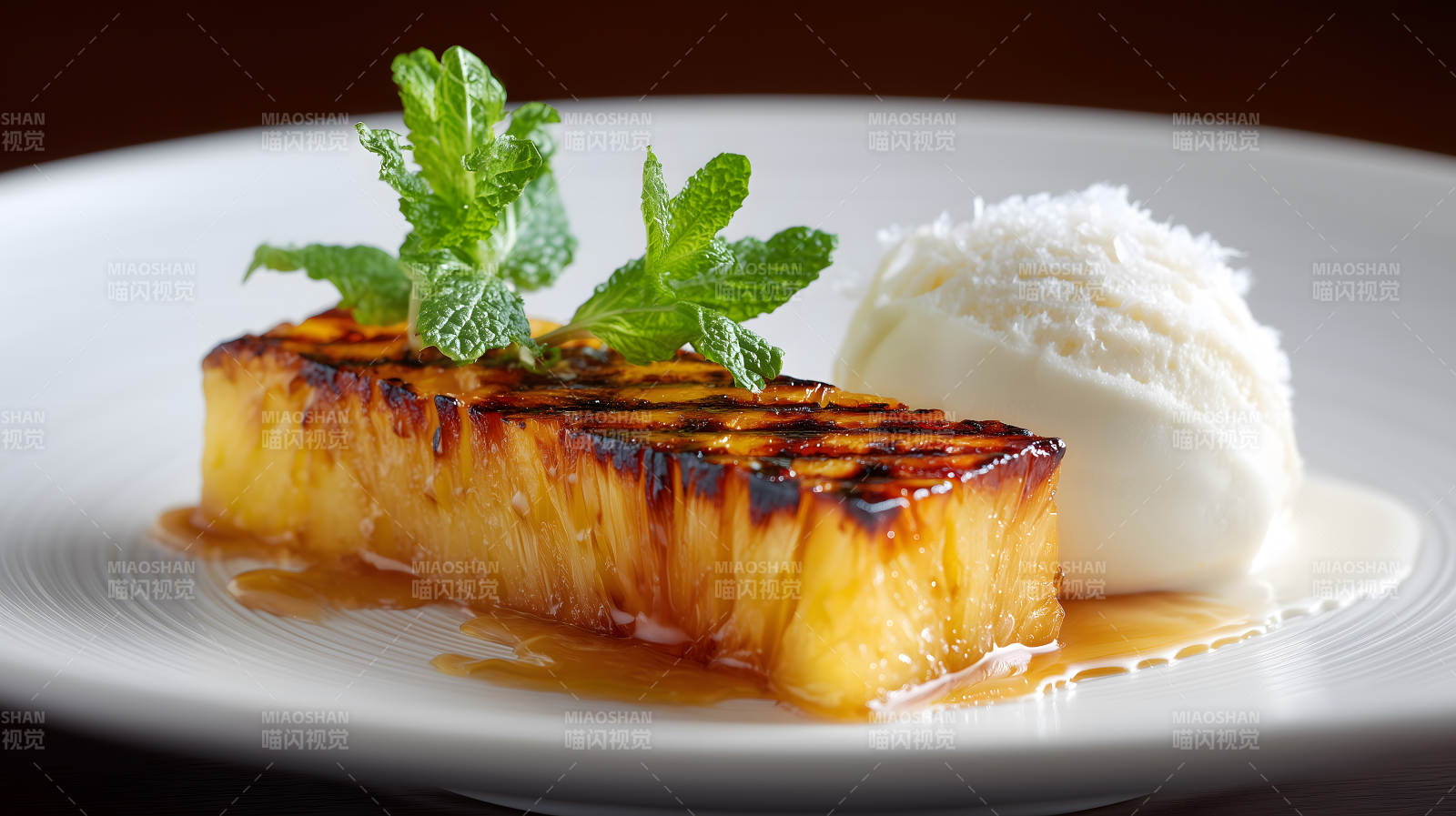 烤菠萝配冰淇淋-图片