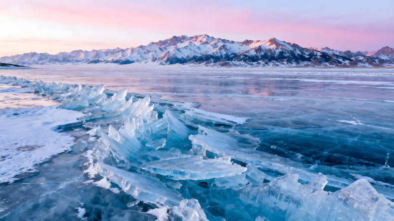 冰面山脈粉色天空冰棱景色-圖片