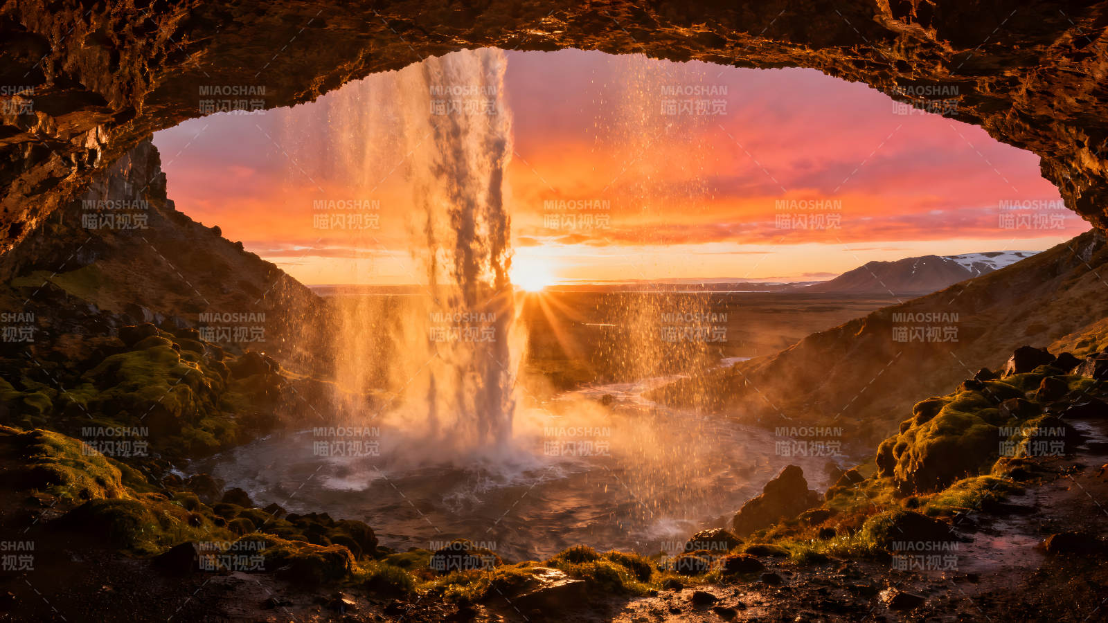 瀑布夕陽輝煌景象-圖片