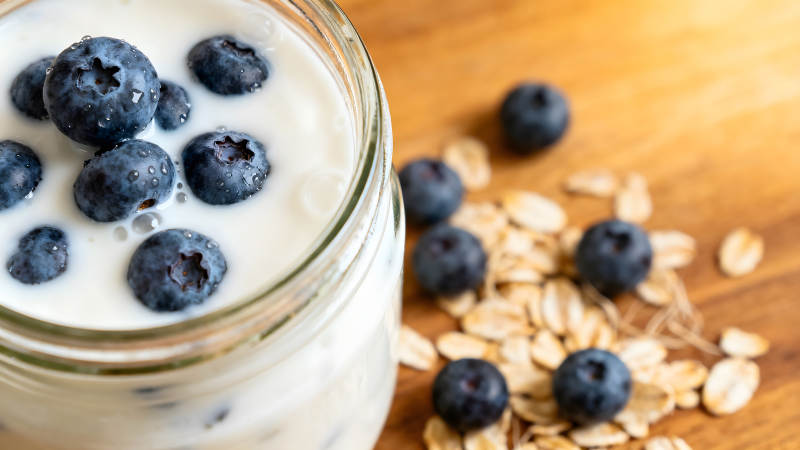 藍莓酸奶燕麥早餐特寫-圖片