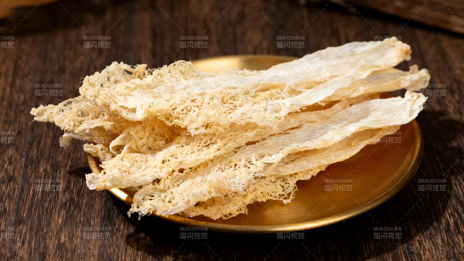 盘子里的干货特写镜头-图片