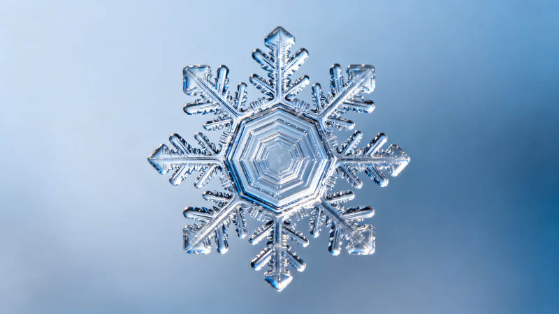 精美的雪花微觀特寫晶瑩剔透-圖片