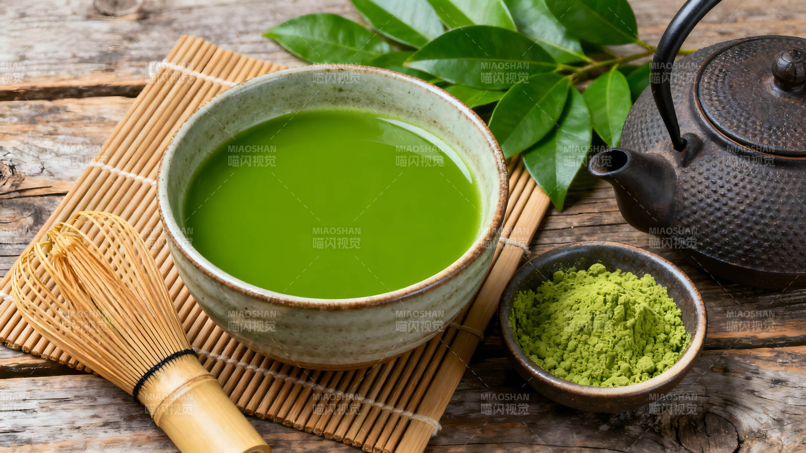 抹茶飲品和器具的特寫-圖片