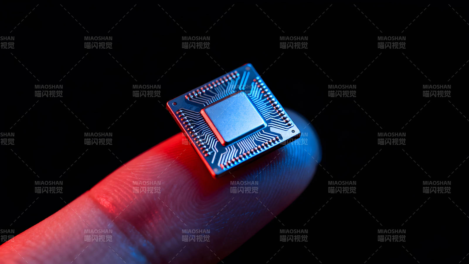 指尖上的微型芯片科技-圖片