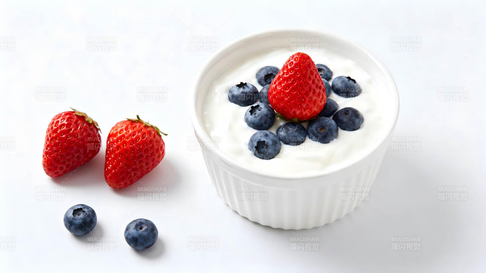 草莓蓝莓酸奶-图片