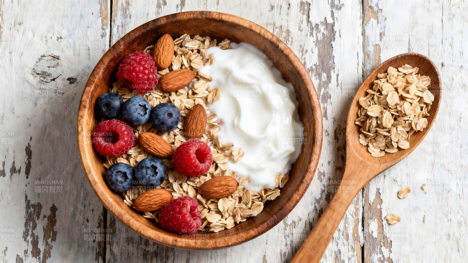 燕麦酸奶水果组合早餐-图片