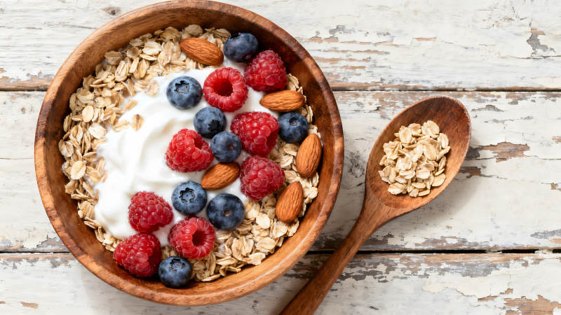 燕麥加水果的美味早餐-圖片