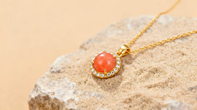 金饰项链特写展示-图片