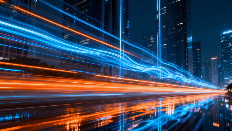 夜晚城市車流光影交錯的景象-圖片