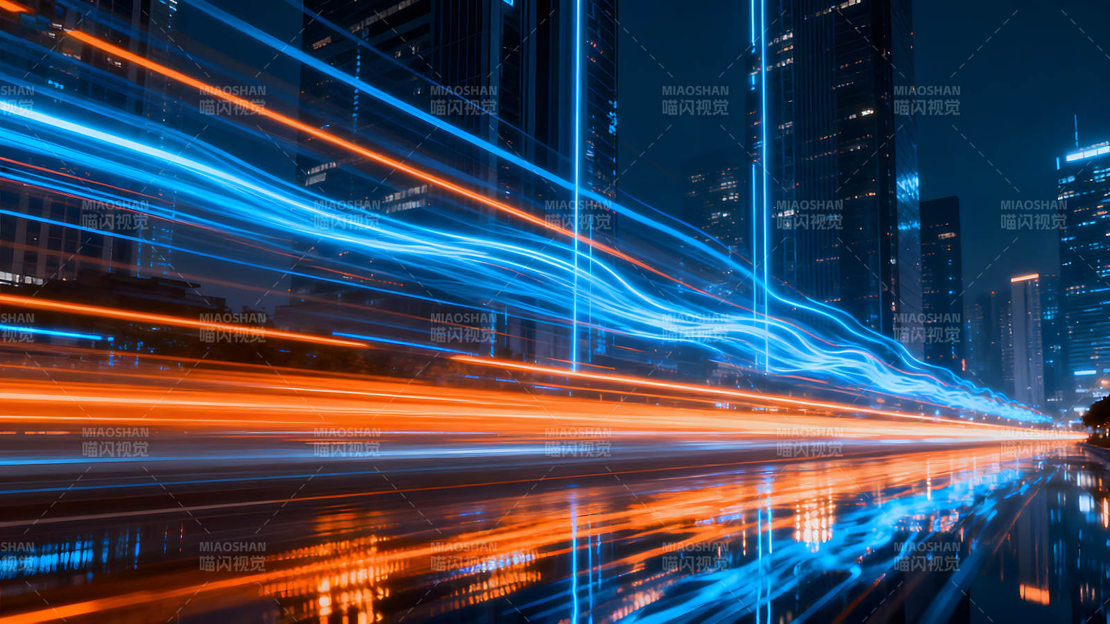 夜晚城市車流光影交錯的景象-圖片