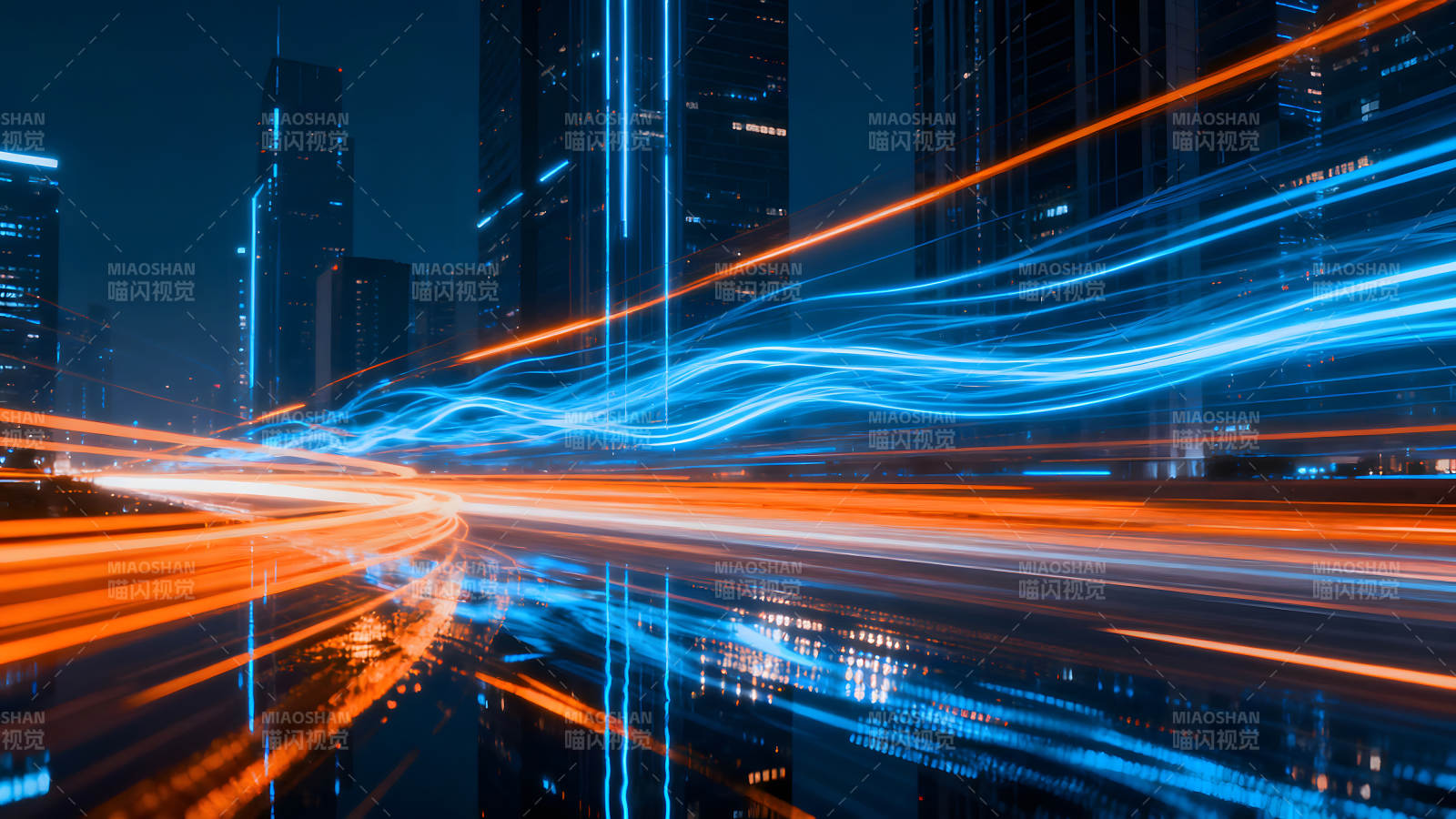 夜幕下城市光轨交织景象-图片