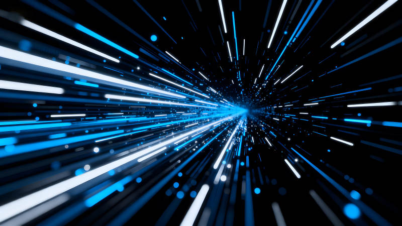 蓝色光束穿越黑暗空间-图片