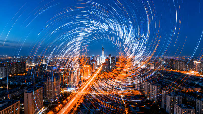 城市夜景灯光轨迹漩涡-图片