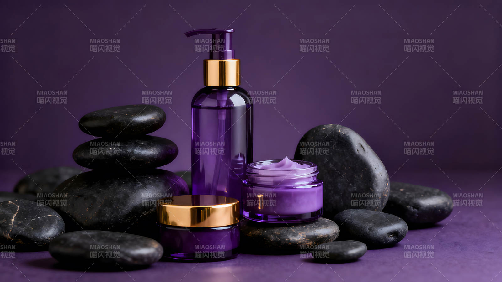 紫色护肤品和黑色石头静物-图片