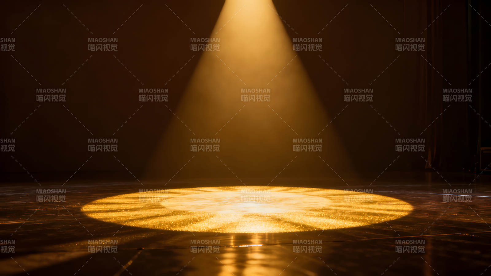 舞臺聚光燈照亮圓形區(qū)域-圖片