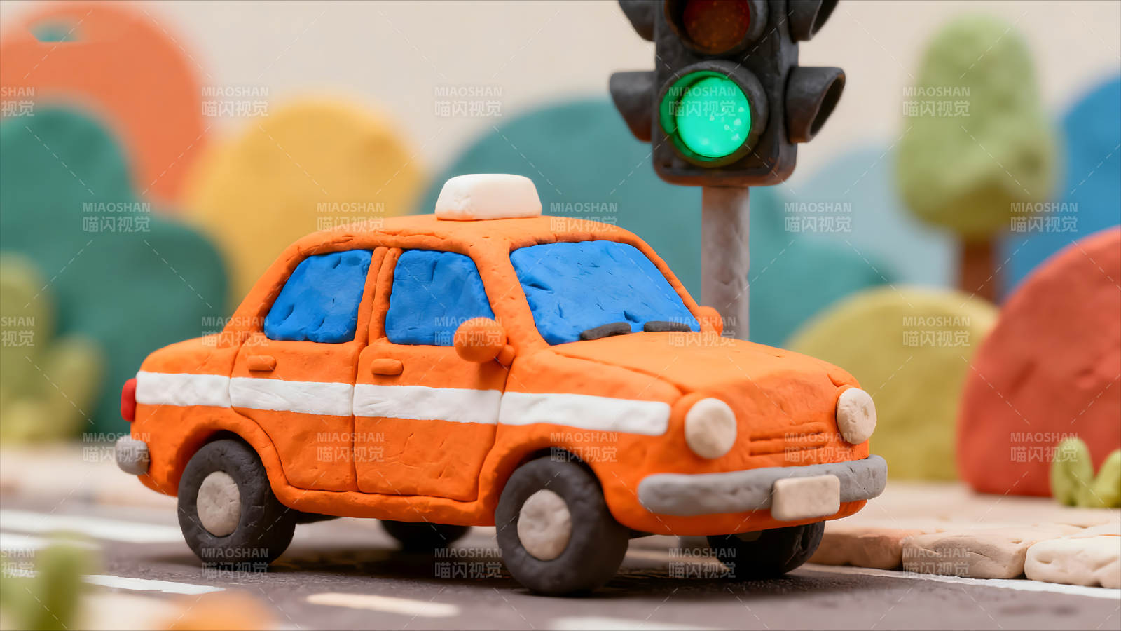 粘土小车在绿灯前等待-图片