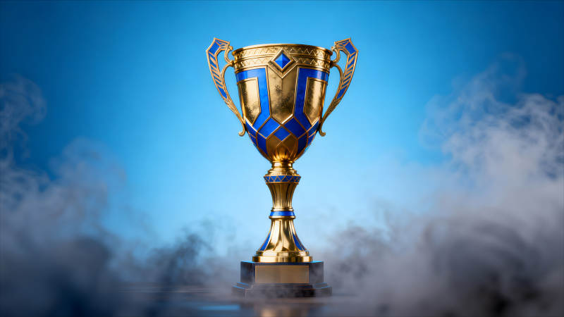 金色獎(jiǎng)杯藍(lán)寶石鑲嵌閃耀奪目-圖片