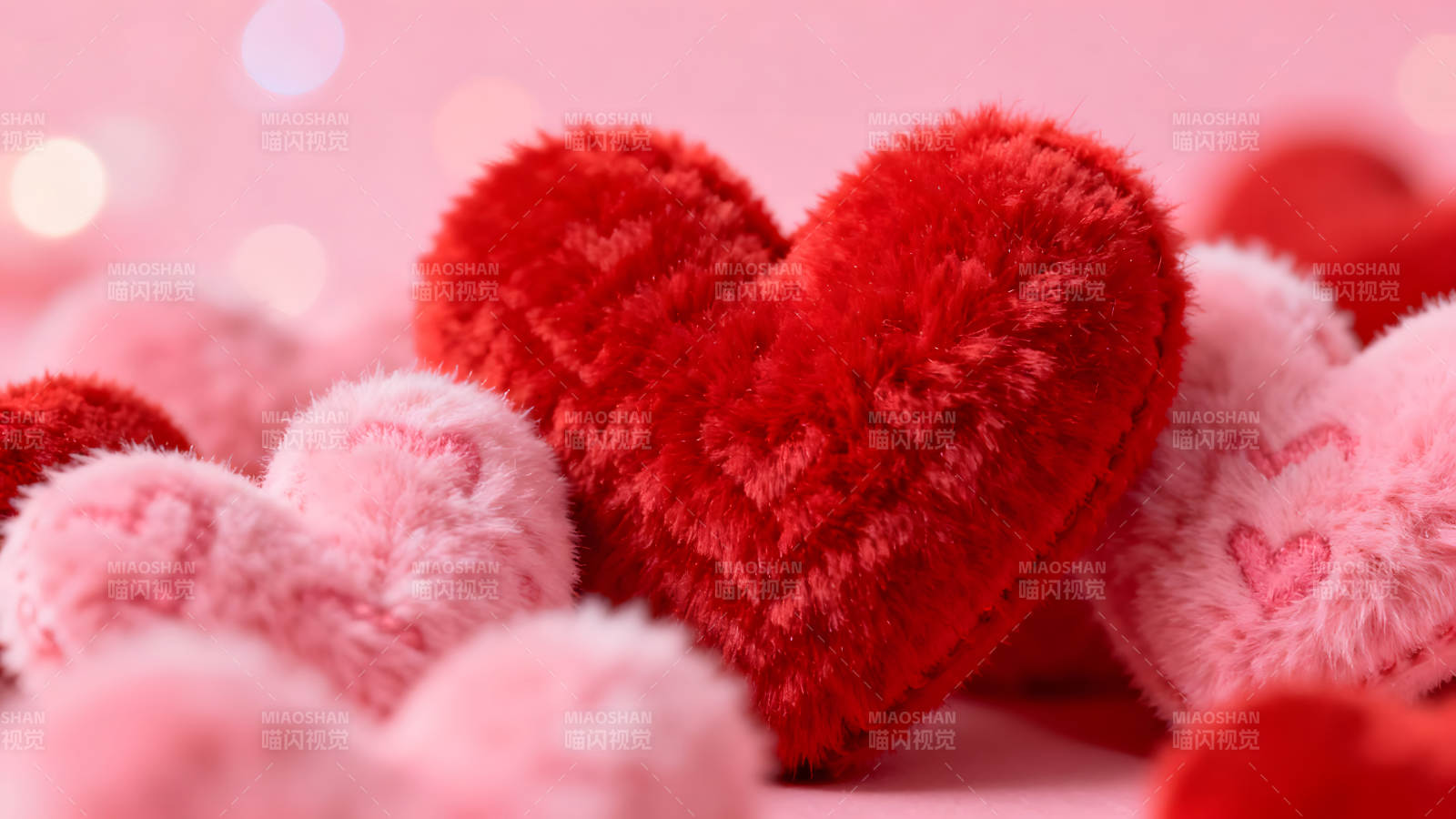毛絨心形簇擁愛意粉色溫馨-圖片