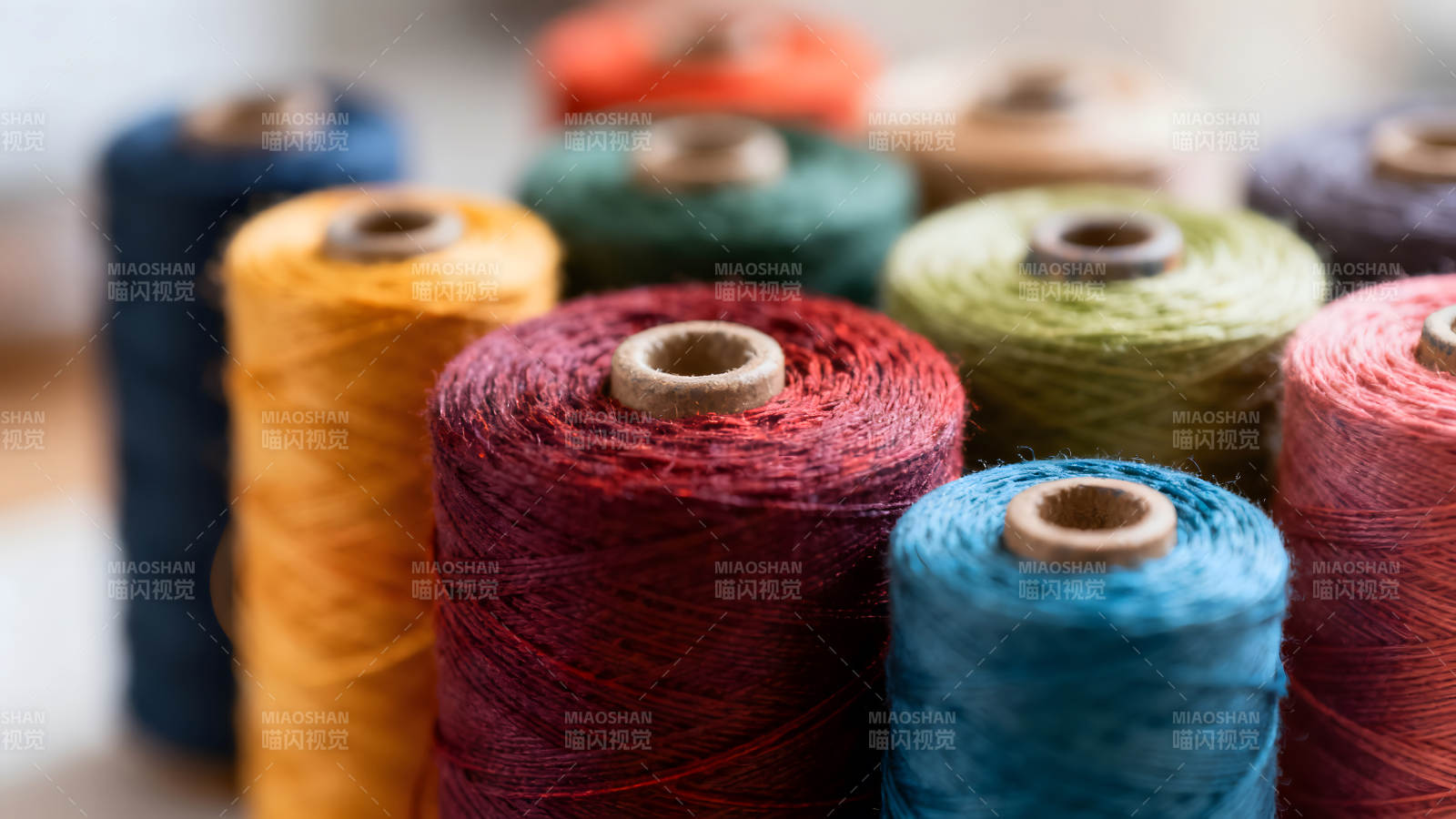 彩色線軸特寫鏡頭-圖片