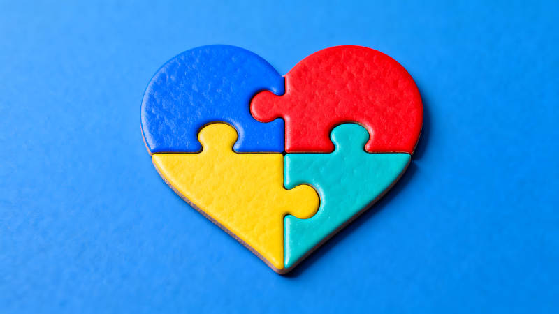 拼圖組成的心形圖案-圖片