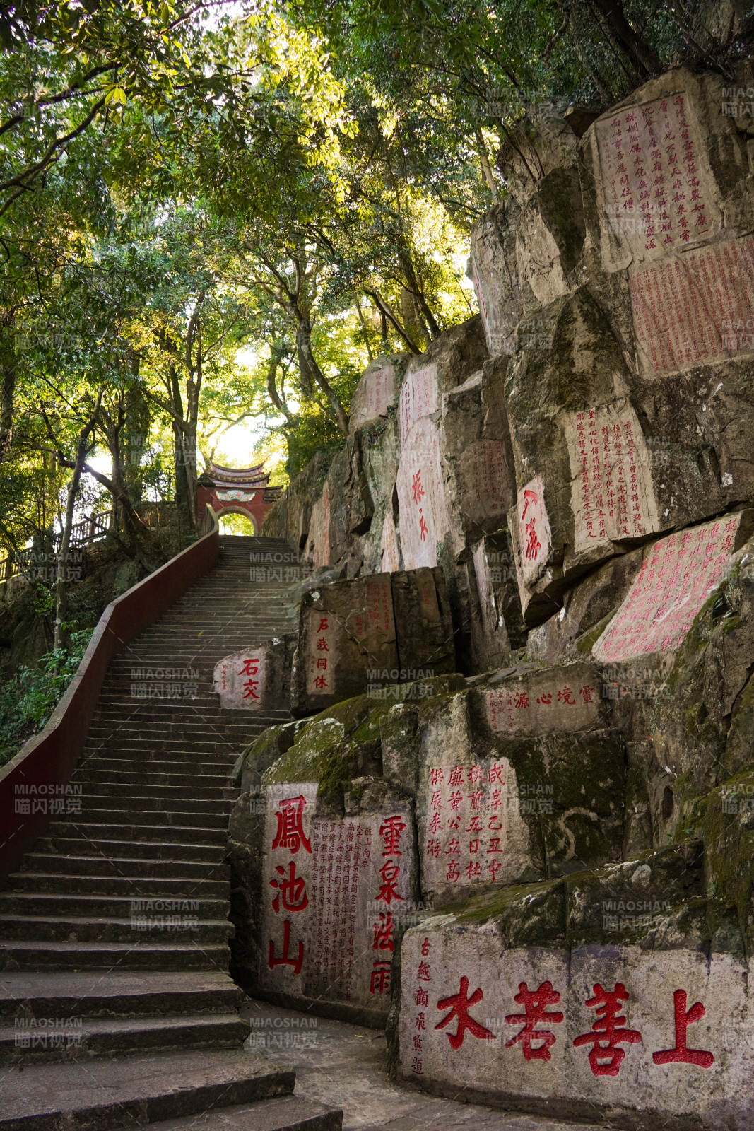 鳳池山石刻長(zhǎng)廊圖片