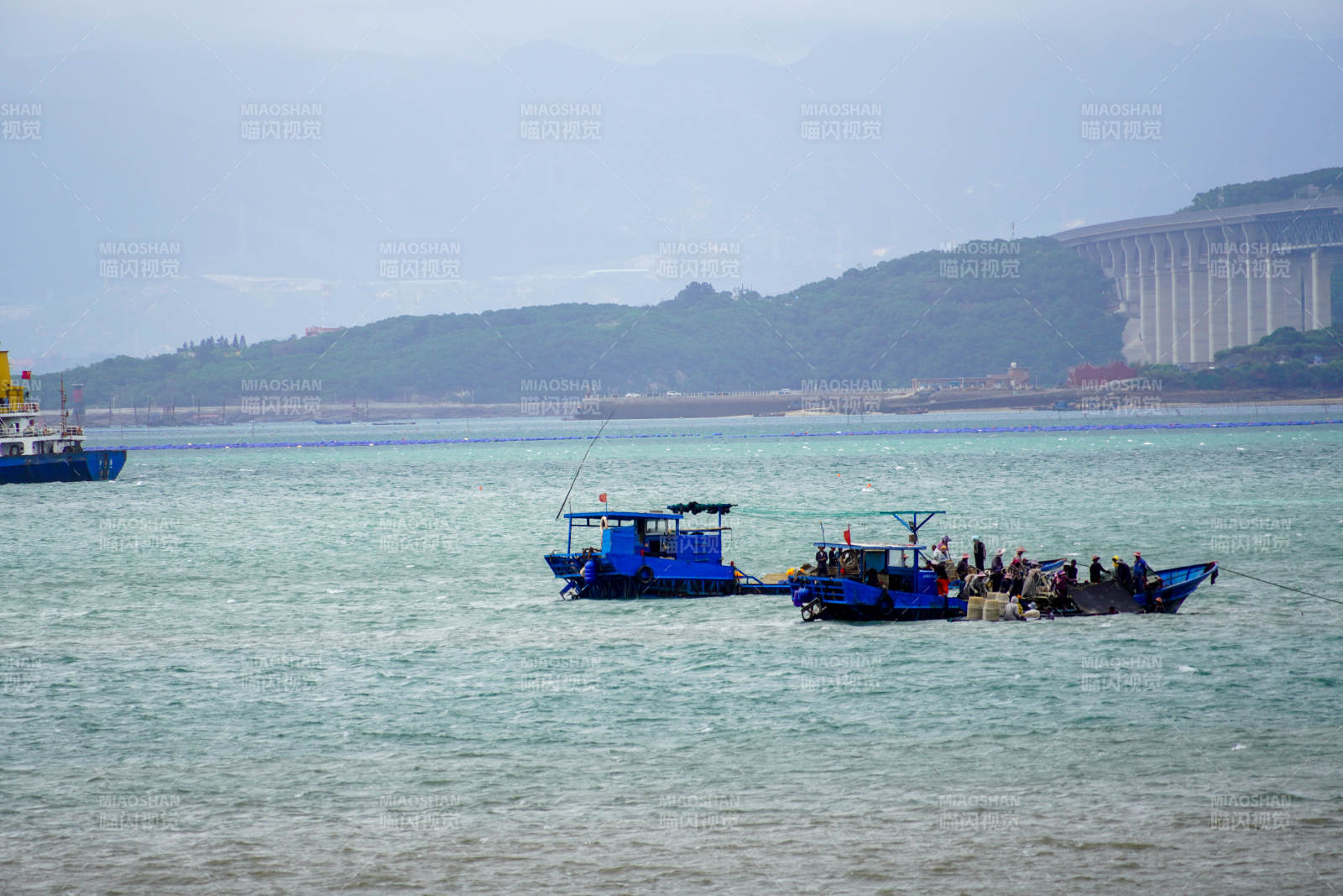 海上漁船停泊圖片