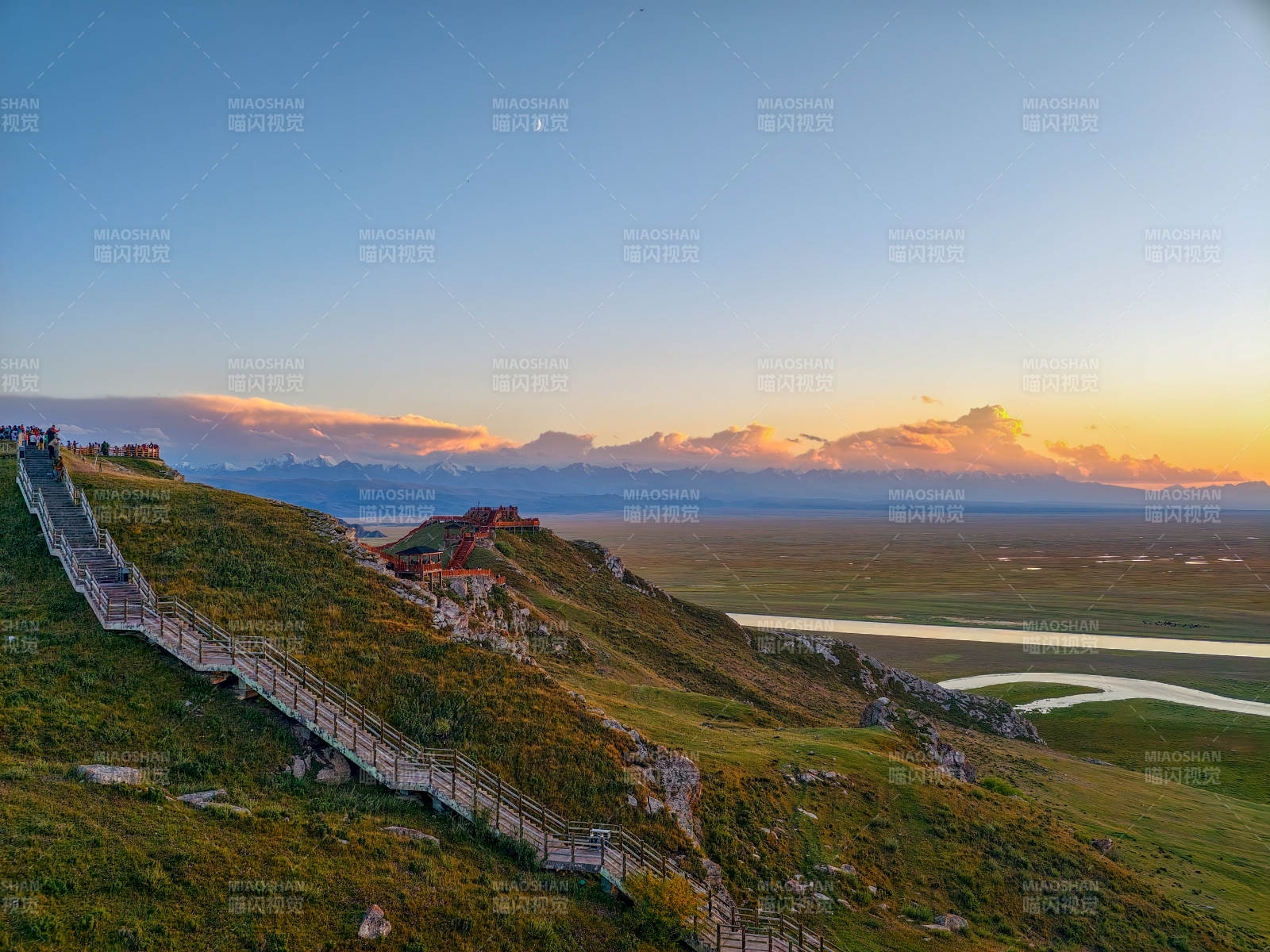 草原日落长廊图片