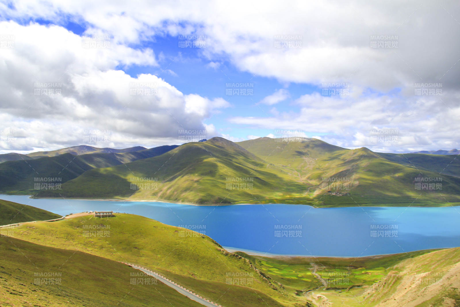 高山湖景如画图片